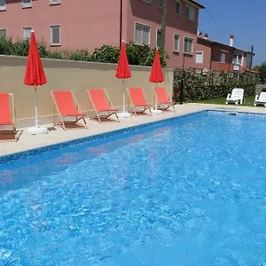 https://villa-ester-umag.in-istria.net